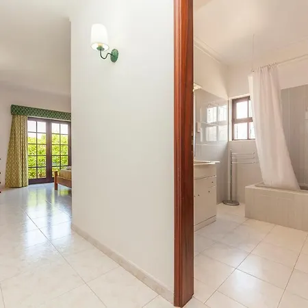 Ceu 게스트하우스 Odiáxere